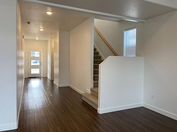 3rd image of 956 W Spruce Willow Way