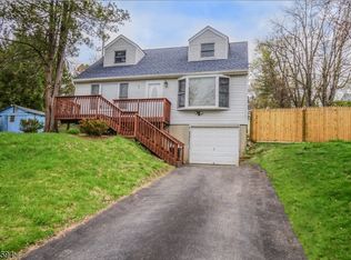 7 Washington Rd, Ogdensburg, NJ 07439