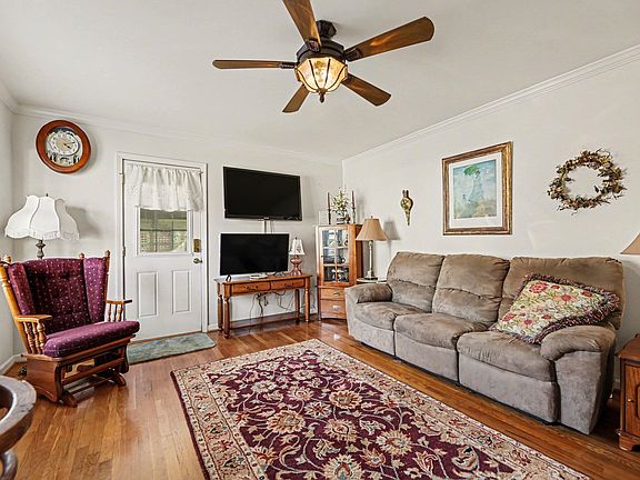 3rd image of 318 Lakeside Ave