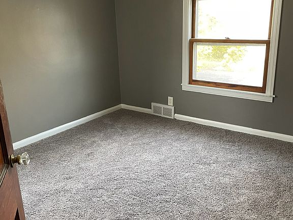 5th image of 49 Hollywood Ave #2
