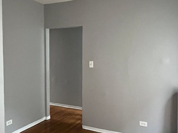 3rd image of 6920 S Oglesby Ave #6924-2421