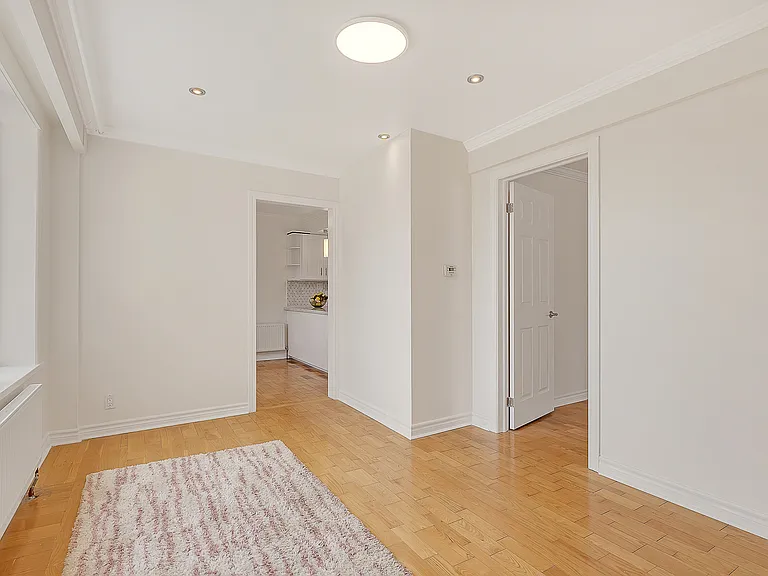 1345 Saint James Ave — Photo 10