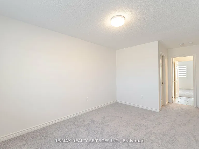 7 Sandhill Cres N — Photo 34