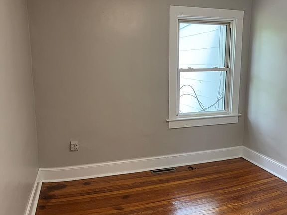 5th image of 312 Arlington Pl