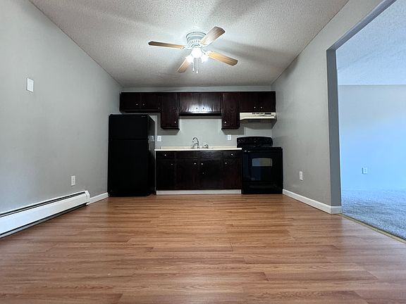 3rd image of 1345 Bodwell Rd APT 17