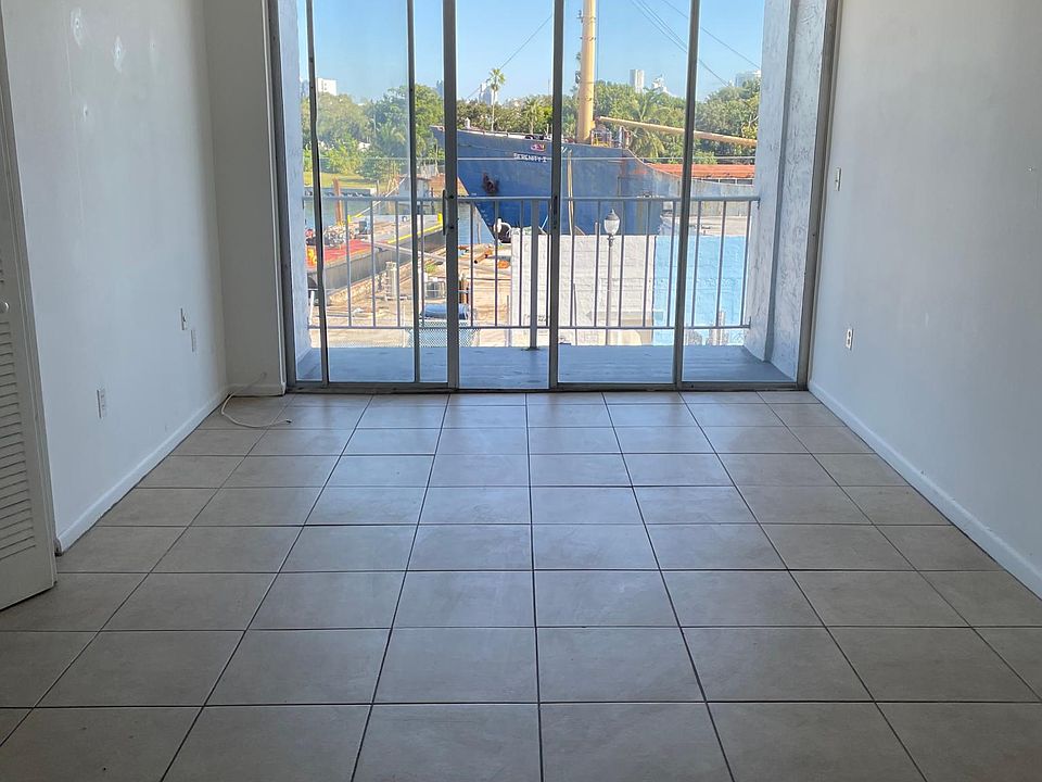 2nd image of 600 NW South River Dr #302
