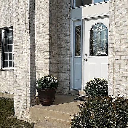 3rd image of 596 Farm View Ct