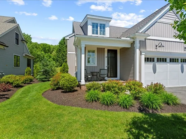 32 Hawk Ln #48, Framingham, MA 01701