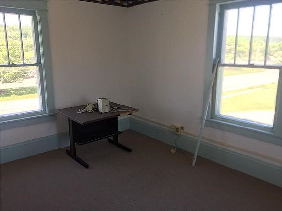 5th image of 146 Franklin St