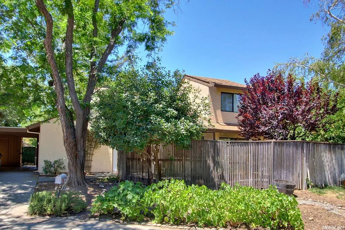 2511 Seville Ct photo 1