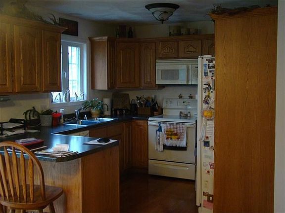 3rd image of 1206 E Oak St