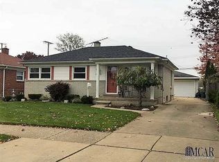 29515 Tamarack Dr, Flat Rock, MI 48134