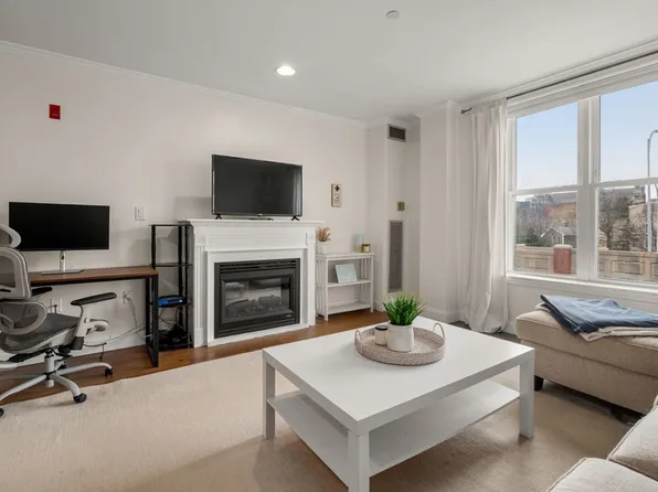 65 Chelsea St APT 203, Boston, MA 02129