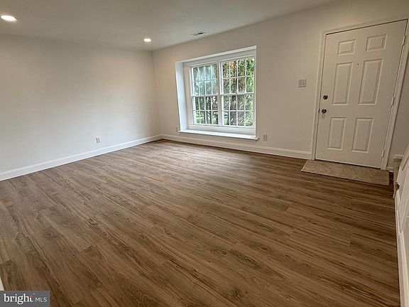 3rd image of 5 Genard Ct
