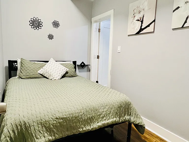 2212 W 23rd St #2 — Photo 8
