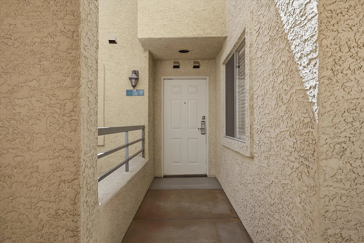 Building Photo - 260 E Flamingo Rd #308
