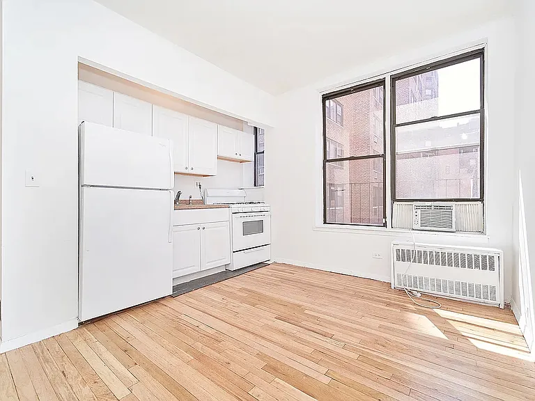 152 E 22nd St #6F — Photo 3