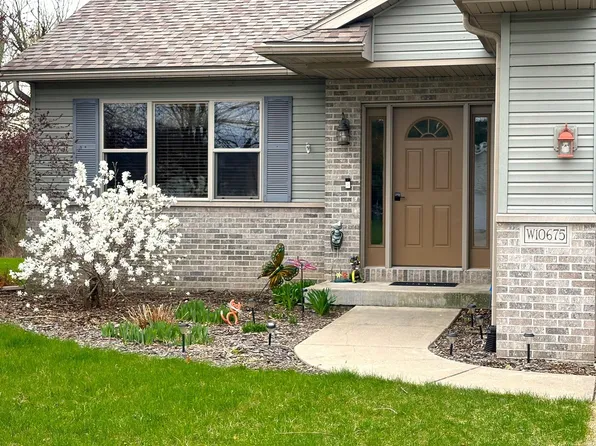W10675 Wildenberg Dr, Lodi, WI 53555