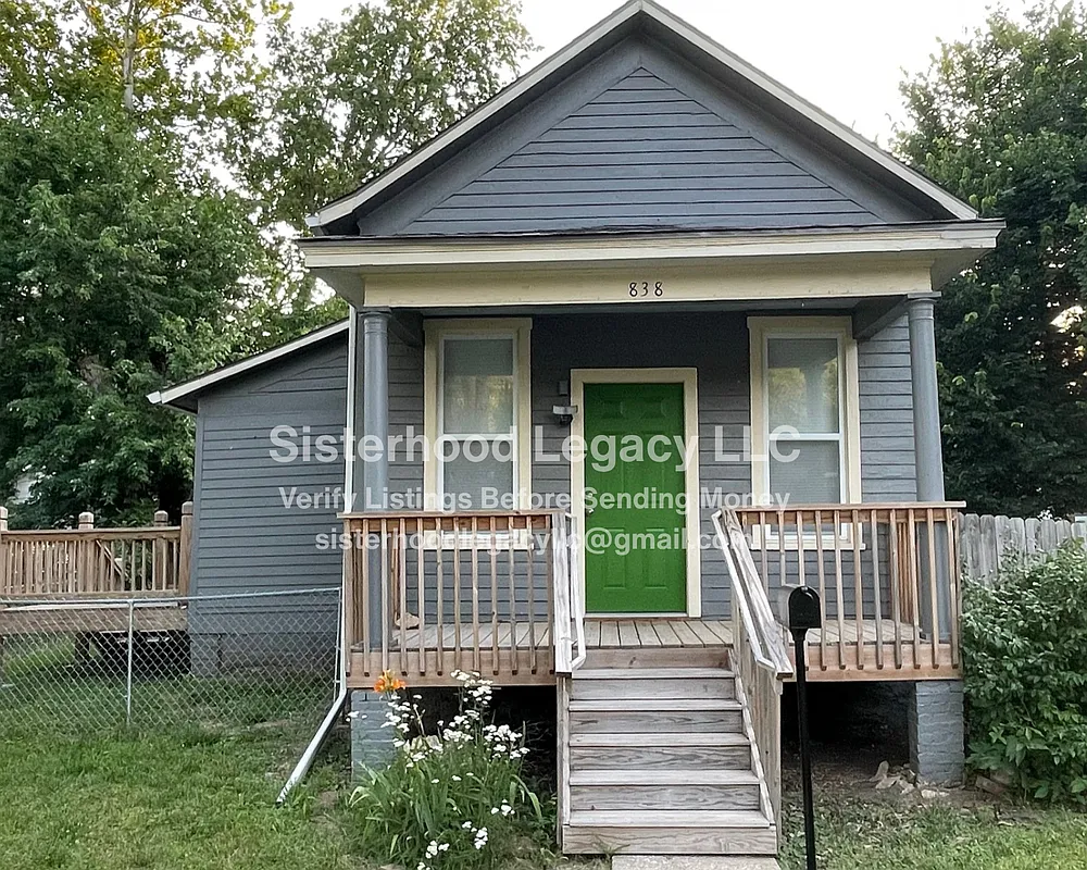 2 bed, 2.0 bath, 901 sqft, $1,300 — Photo 2