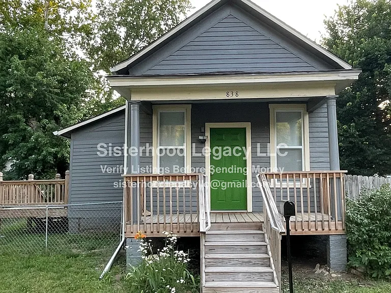 838 S Oak St — Photo 2