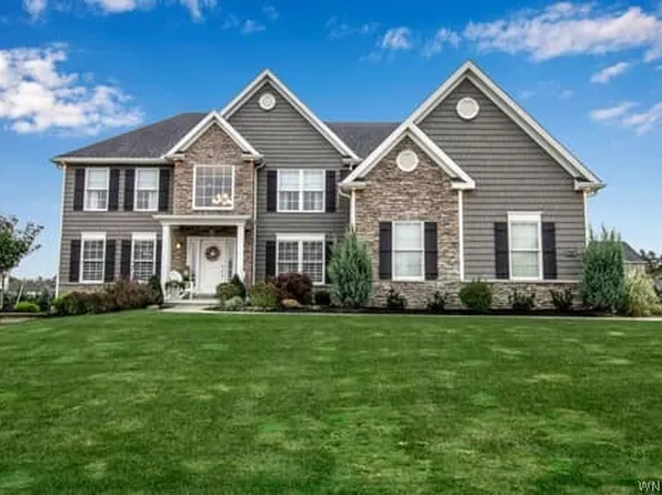 5347 Holly Glen Ct, Clarence, NY 14031