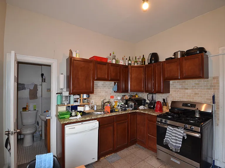 40 Bowen St #2 — Photo 2