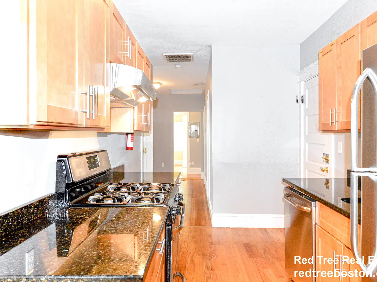 3 bed, 1050 sqft, $4,000 — Photo 2