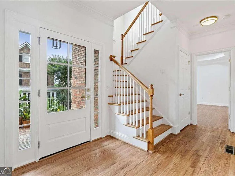 1711 Summit Glen Ln NE — Photo 3