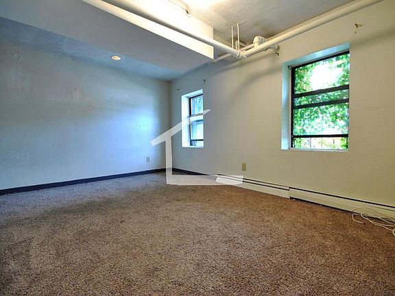 3rd image of 136 Hemenway St #102