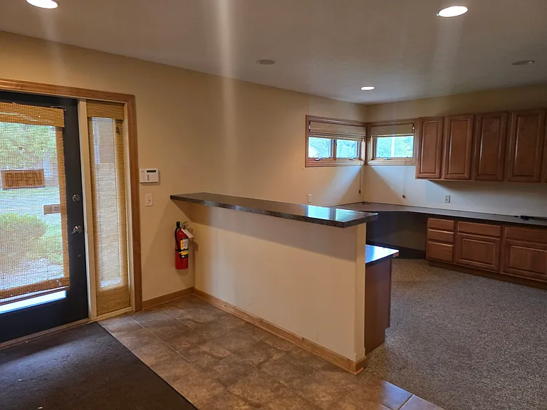 1040 N Bell St — Photo 2