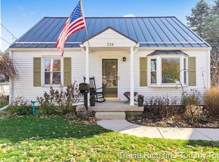 336 Elizabeth St, Rockford, MI