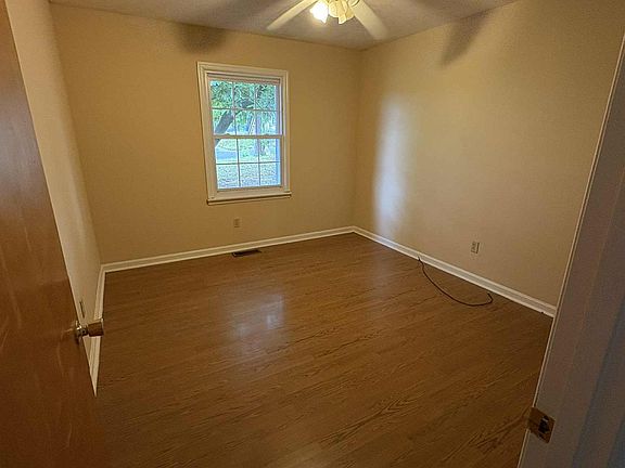 3rd image of 107 Goodman St
