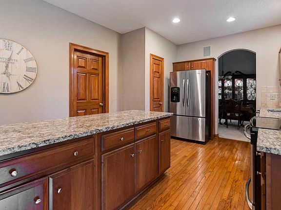 5th image of 7697 Heatherwood Ln