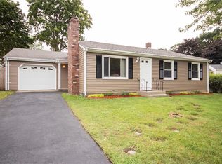 37 Glen Meadows Dr, Pawtucket, RI 02861