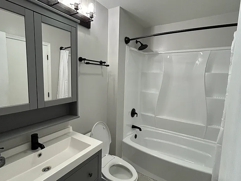 825 Benridge Ct — Photo 22
