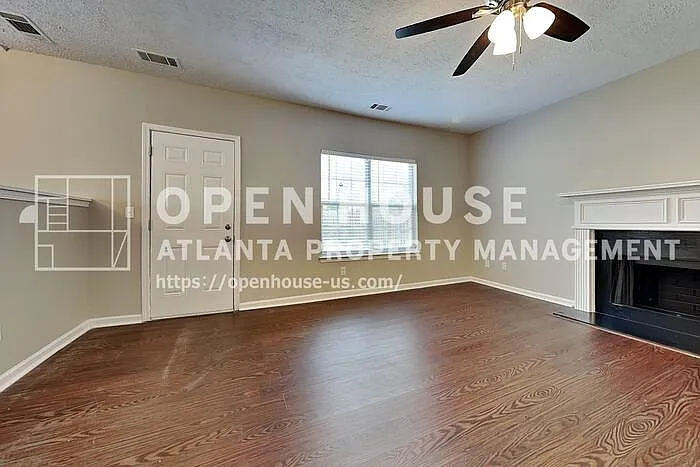 3 bed, 2.5 bath, 1654 sqft, $1,975 — Photo 3