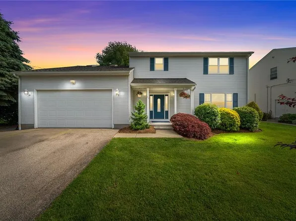 40 Conanicus Rd, Narragansett, RI 02882