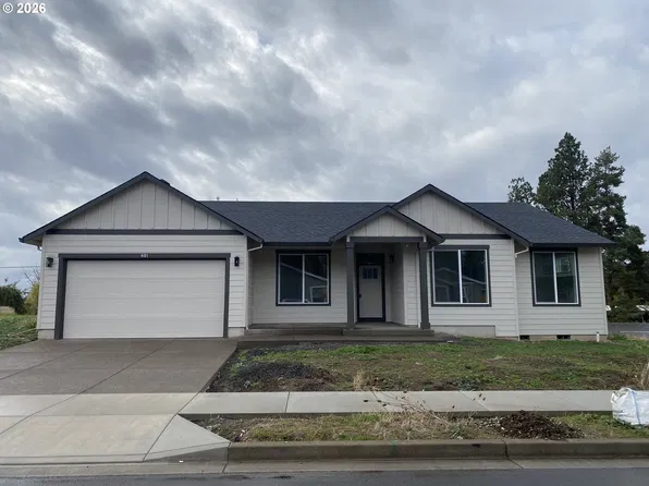 601 Parker Loop, Silverton, OR 97381