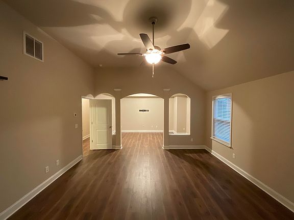 4th image of 688 Tree Top Trl