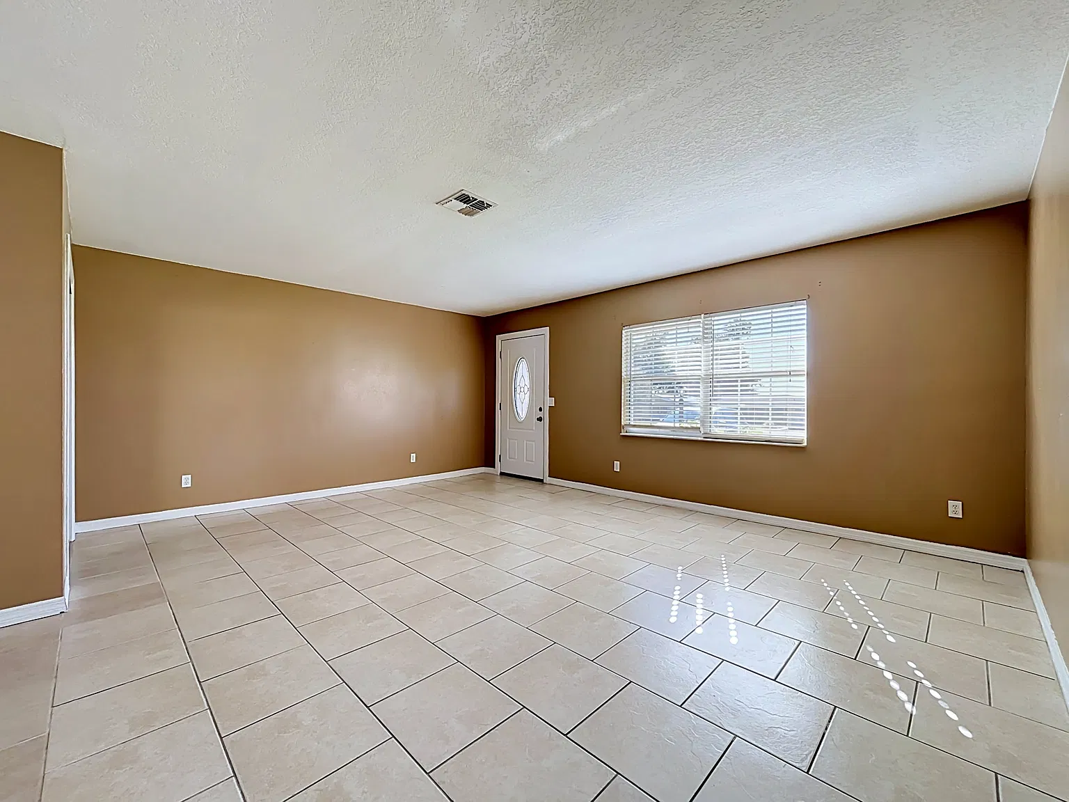 3 bed, 1692 sqft, $1,900 — Photo 4