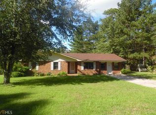 805 W James St, Claxton, GA 30417