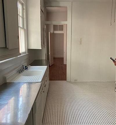 5th image of 532 Seguin St