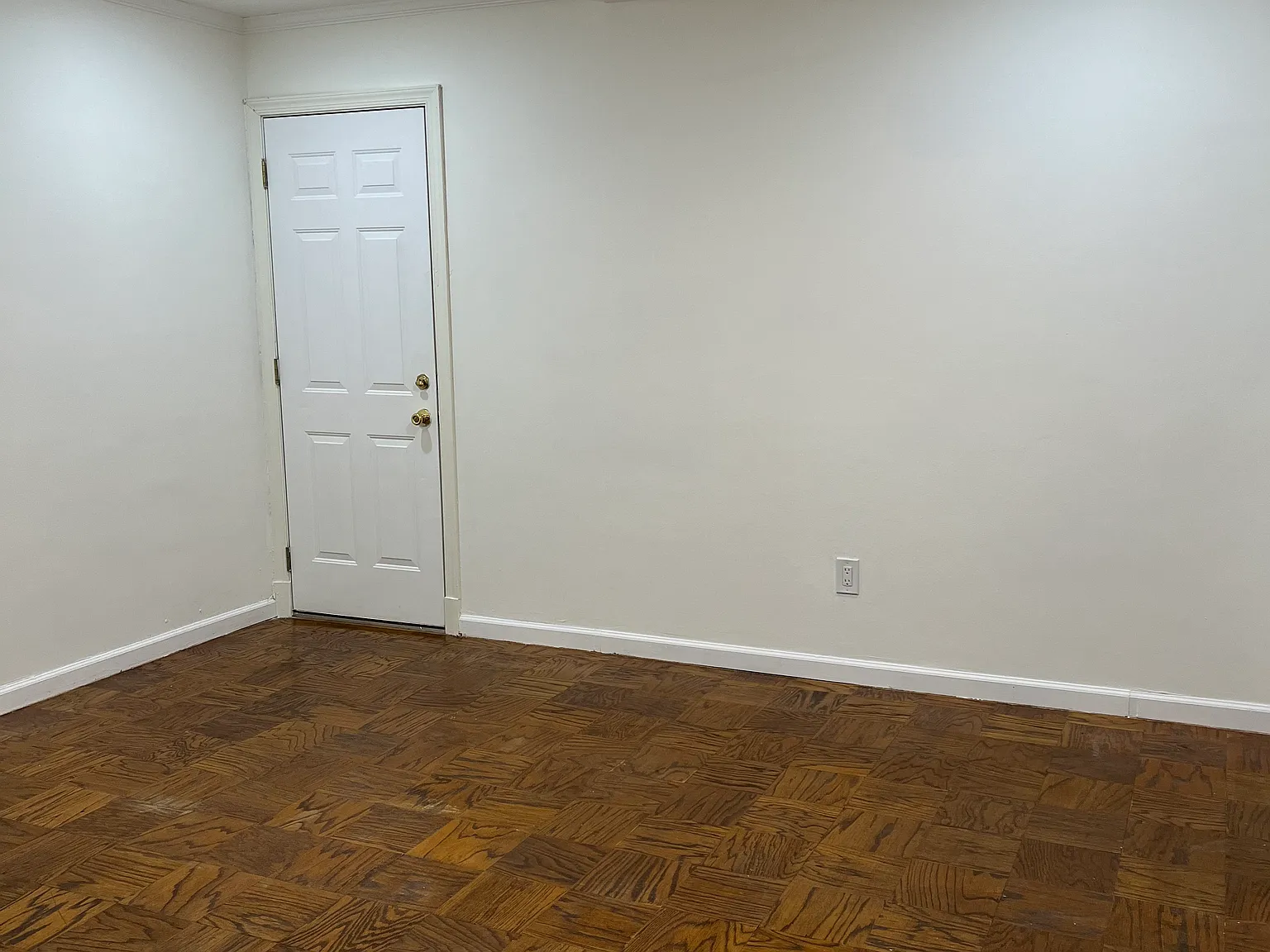 Studio, 676 sqft, $1,850 — Photo 3