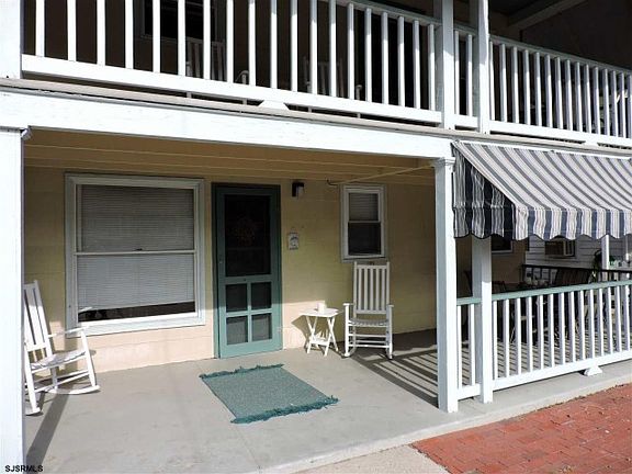 3rd image of 831 Stenton Pl