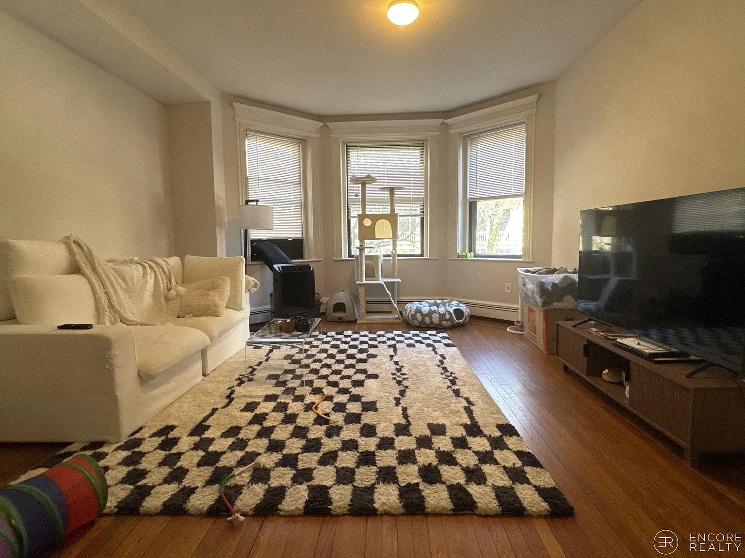 2 bed, 999 sqft, $3,250 — Photo 1