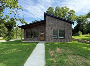 831 W Elm St, Denison, TX 75020