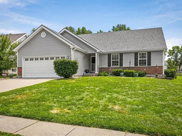 512 Brentwood Dr, Liberty, MO 64068