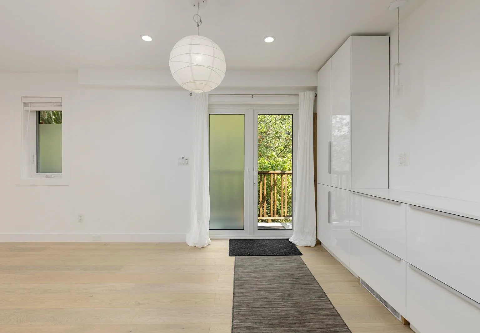4 bed, 1337 sqft, $4,200 — Photo 4
