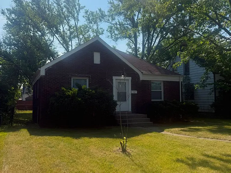 207 Taft St — Photo 1