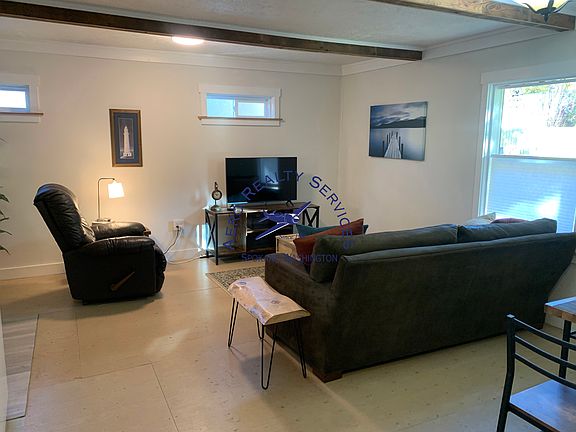 4th image of 711 E B St